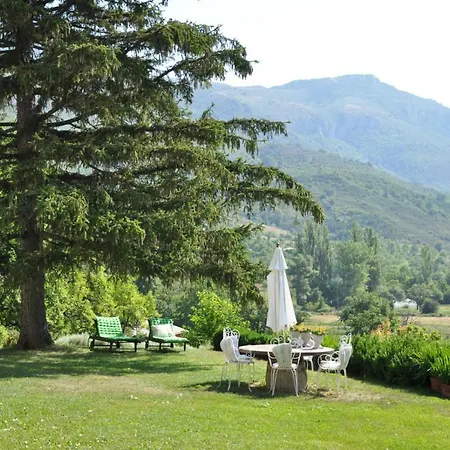 Chateau De *
