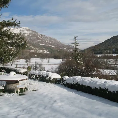 Chateau De Bed & Breakfast Montfroc