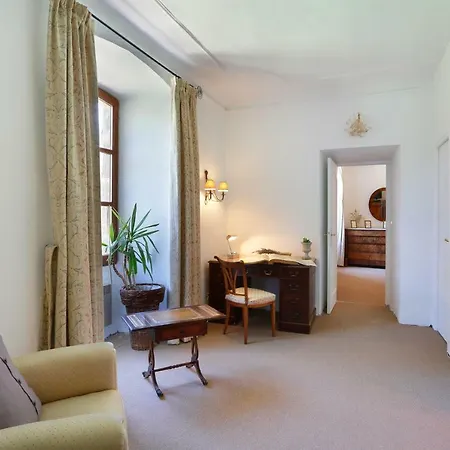 Chateau De Bed & Breakfast Montfroc